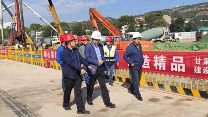 王學(xué)明檢查天水中心項(xiàng)目